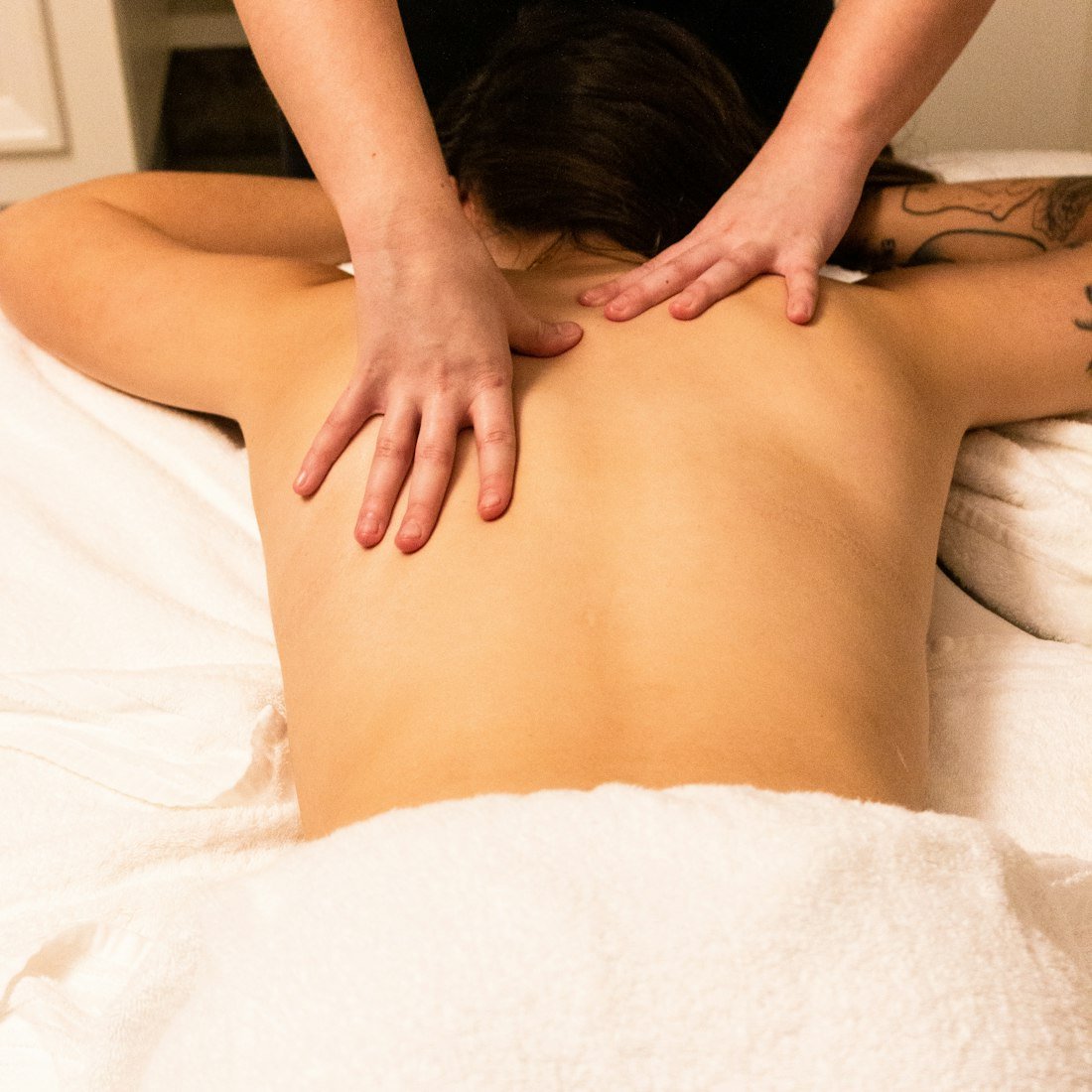 Abhyanga — classical full-body oil massage